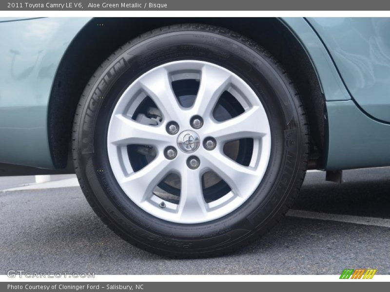 Aloe Green Metallic / Bisque 2011 Toyota Camry LE V6