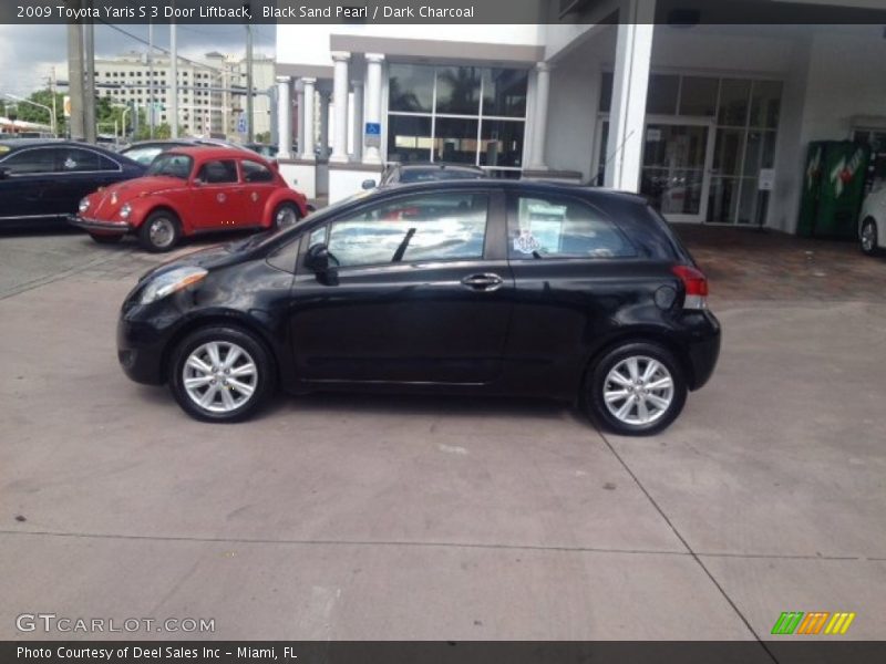 Black Sand Pearl / Dark Charcoal 2009 Toyota Yaris S 3 Door Liftback