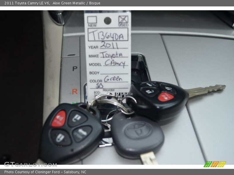Aloe Green Metallic / Bisque 2011 Toyota Camry LE V6