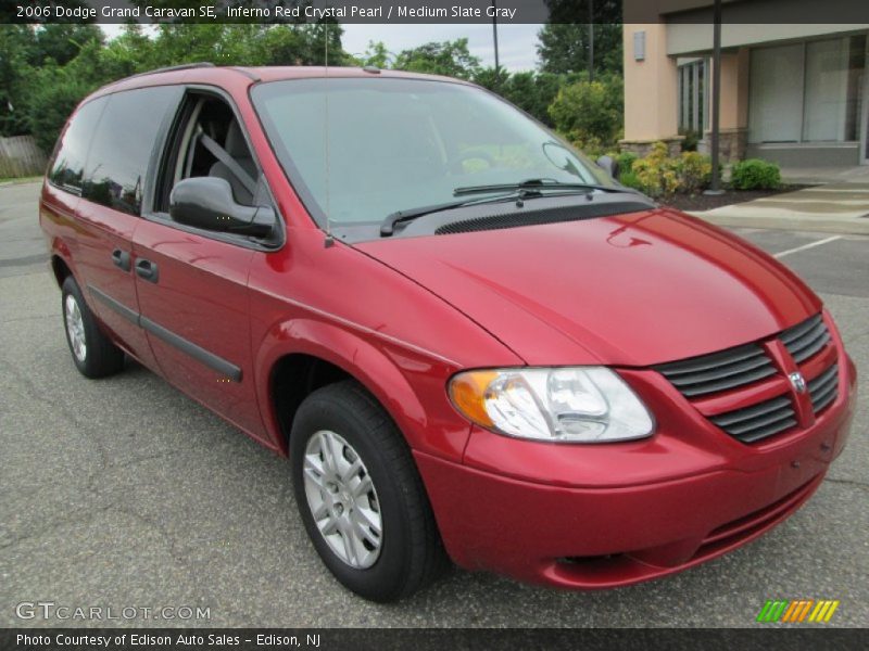 Front 3/4 View of 2006 Grand Caravan SE