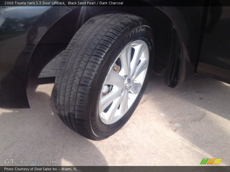 Black Sand Pearl / Dark Charcoal 2009 Toyota Yaris S 3 Door Liftback