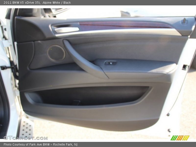 Alpine White / Black 2011 BMW X5 xDrive 35i