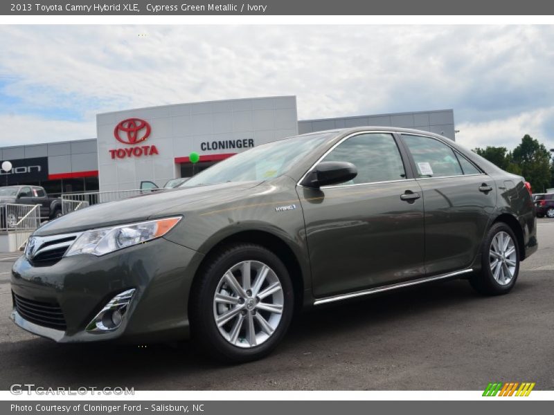 Cypress Green Metallic / Ivory 2013 Toyota Camry Hybrid XLE