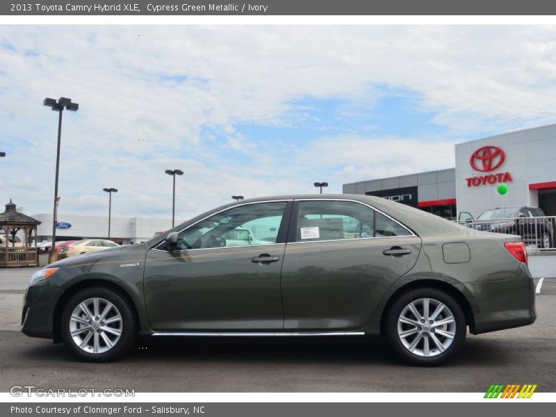 Cypress Green Metallic / Ivory 2013 Toyota Camry Hybrid XLE