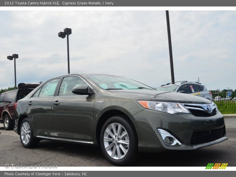 Cypress Green Metallic / Ivory 2013 Toyota Camry Hybrid XLE