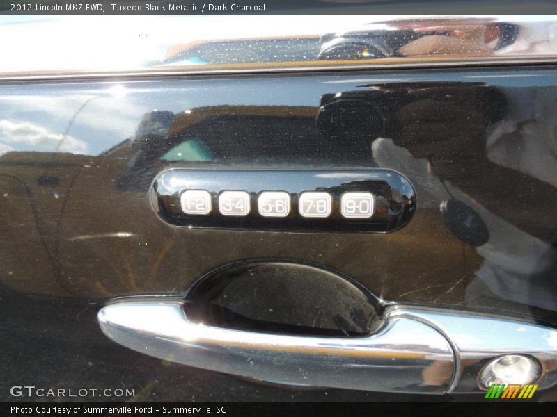 Tuxedo Black Metallic / Dark Charcoal 2012 Lincoln MKZ FWD