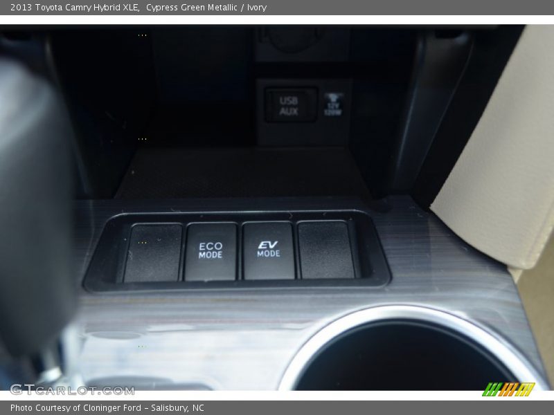 Cypress Green Metallic / Ivory 2013 Toyota Camry Hybrid XLE