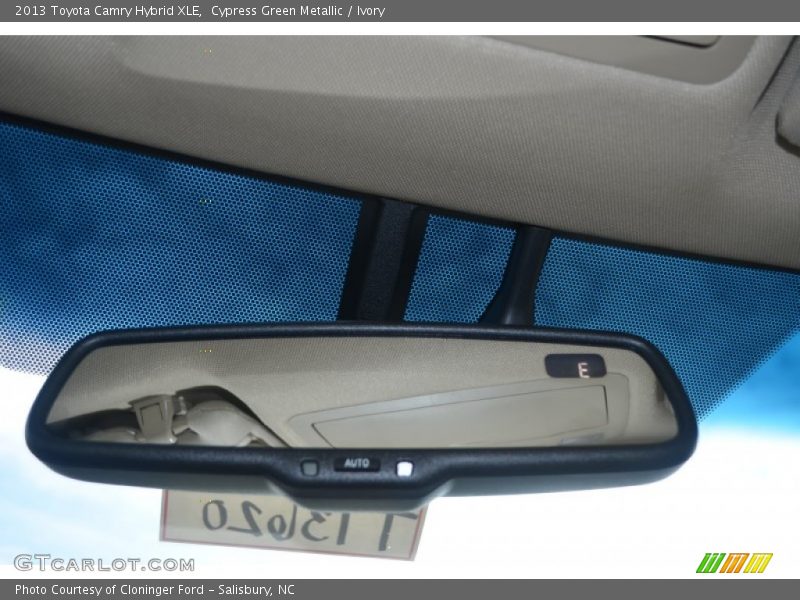 Cypress Green Metallic / Ivory 2013 Toyota Camry Hybrid XLE