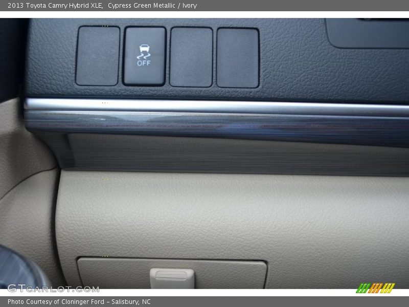 Cypress Green Metallic / Ivory 2013 Toyota Camry Hybrid XLE