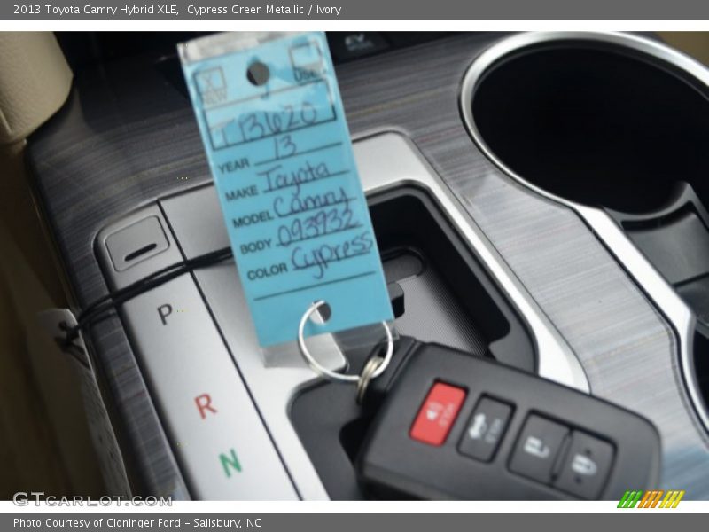 Cypress Green Metallic / Ivory 2013 Toyota Camry Hybrid XLE