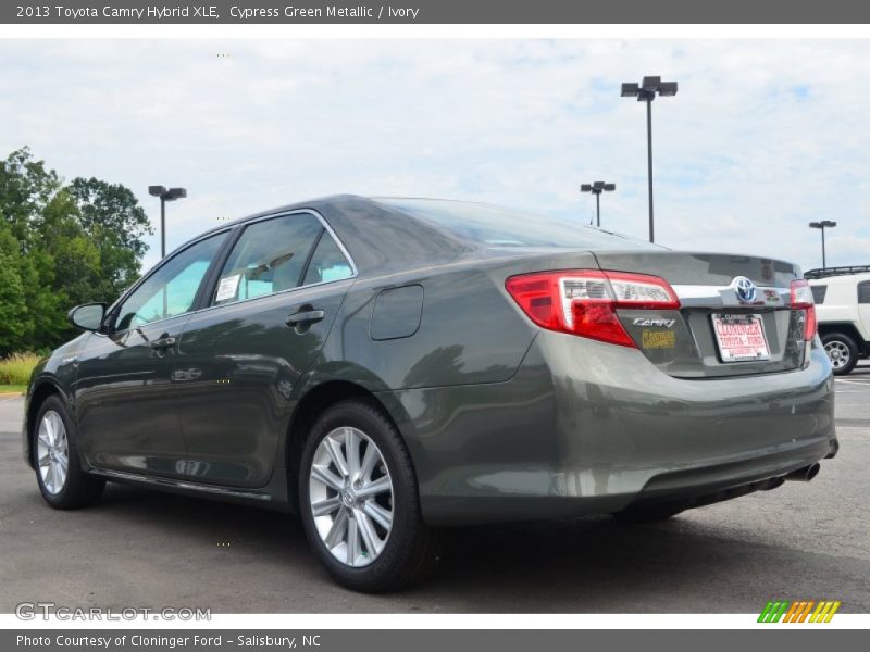 Cypress Green Metallic / Ivory 2013 Toyota Camry Hybrid XLE