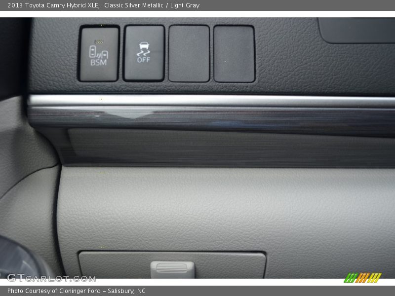 Classic Silver Metallic / Light Gray 2013 Toyota Camry Hybrid XLE