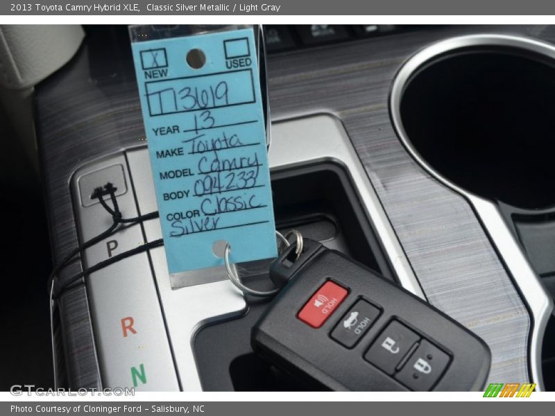 Classic Silver Metallic / Light Gray 2013 Toyota Camry Hybrid XLE