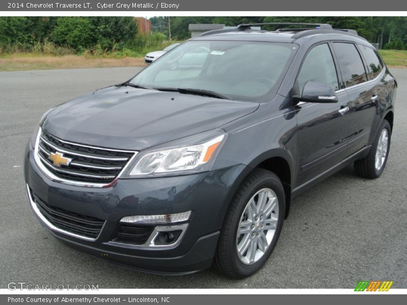 Front 3/4 View of 2014 Traverse LT