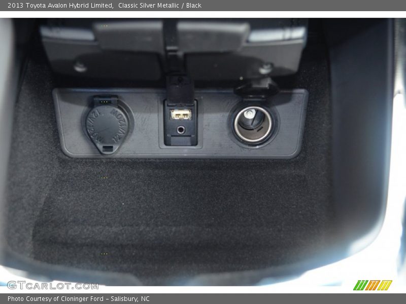 Classic Silver Metallic / Black 2013 Toyota Avalon Hybrid Limited