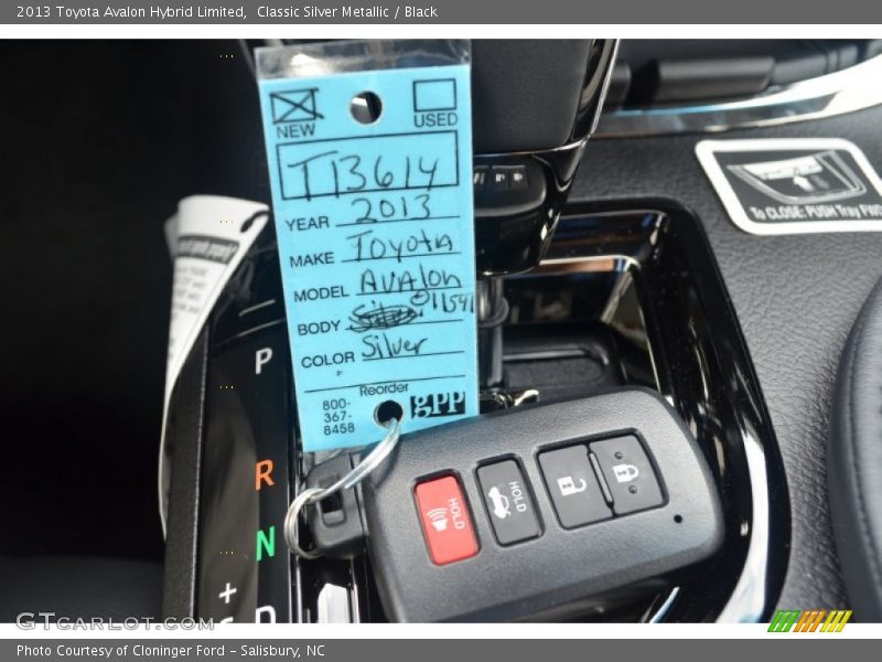 Classic Silver Metallic / Black 2013 Toyota Avalon Hybrid Limited