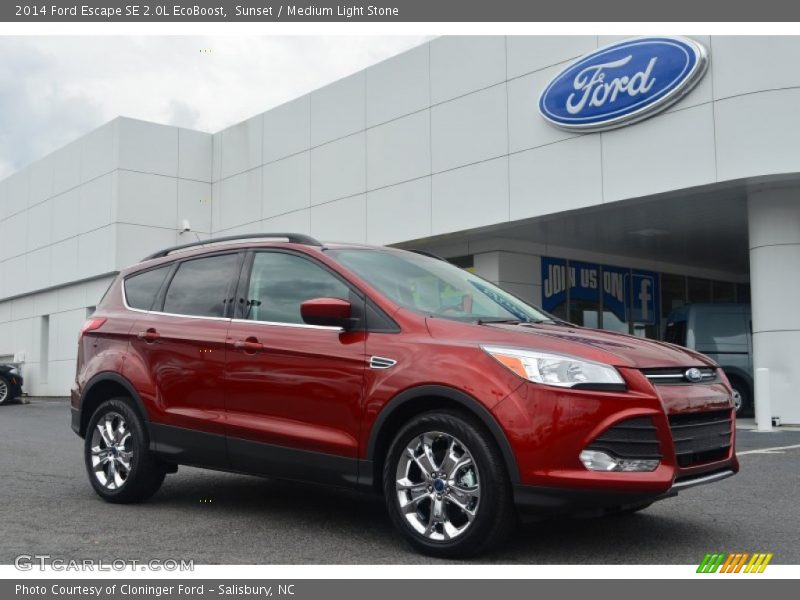 Front 3/4 View of 2014 Escape SE 2.0L EcoBoost