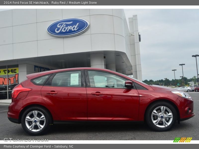  2014 Focus SE Hatchback Ruby Red
