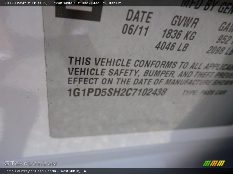 Summit White / Jet Black/Medium Titanium 2012 Chevrolet Cruze LS