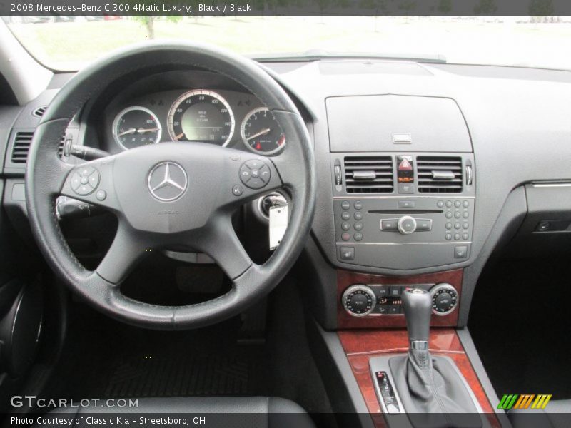 Dashboard of 2008 C 300 4Matic Luxury