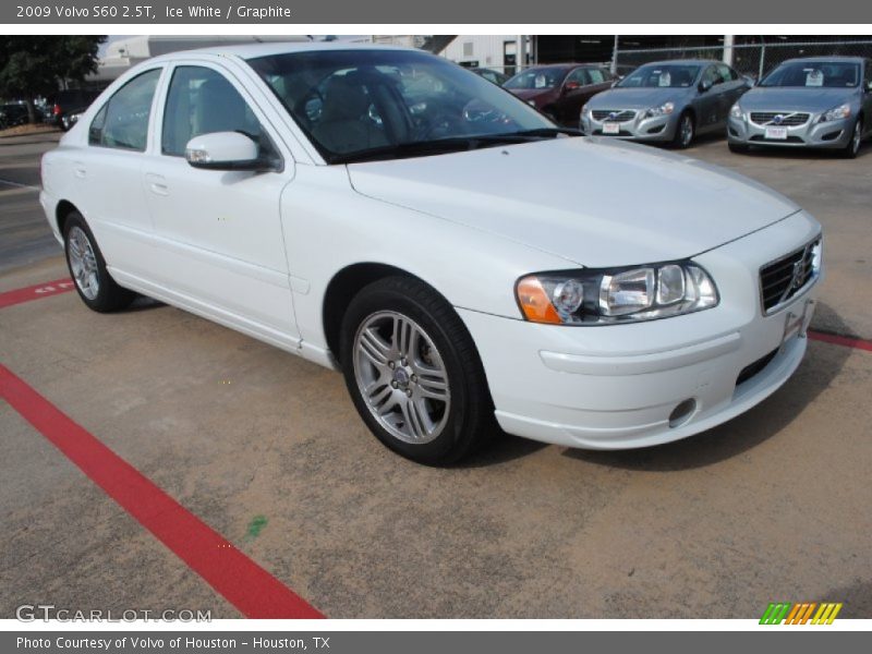Ice White / Graphite 2009 Volvo S60 2.5T
