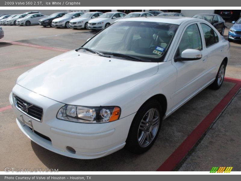Ice White / Graphite 2009 Volvo S60 2.5T