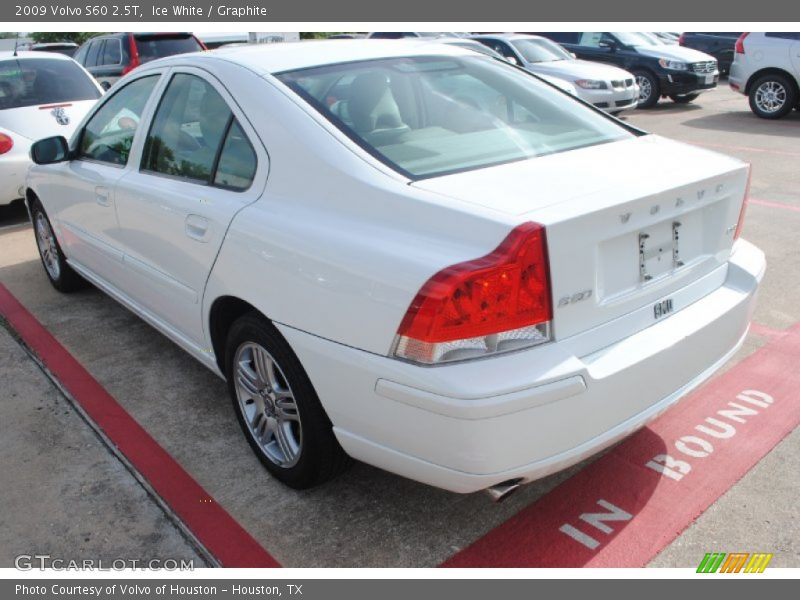 Ice White / Graphite 2009 Volvo S60 2.5T