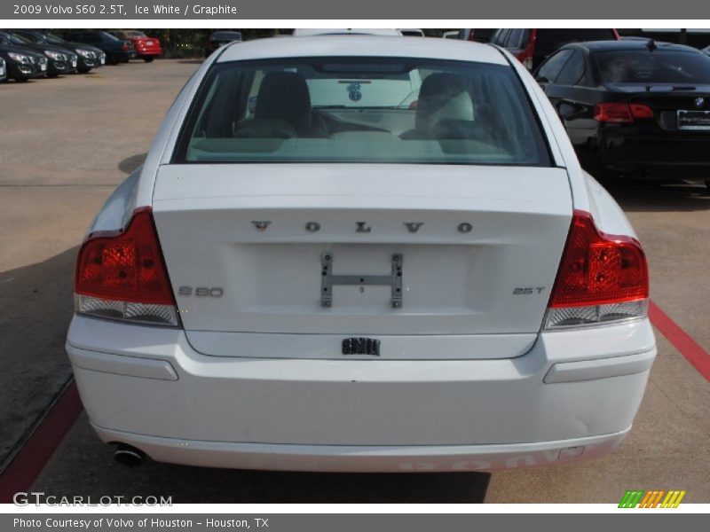 Ice White / Graphite 2009 Volvo S60 2.5T