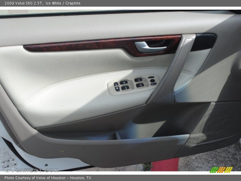 Ice White / Graphite 2009 Volvo S60 2.5T