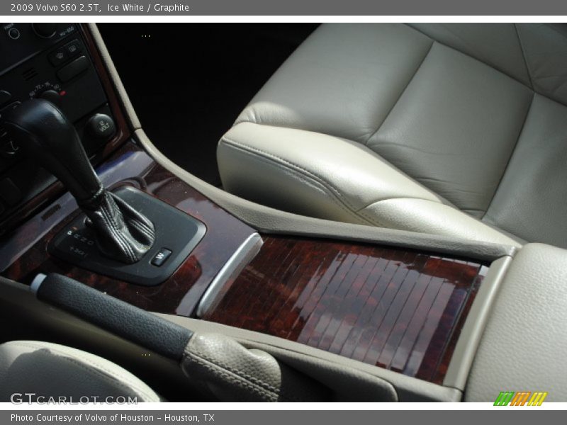 Ice White / Graphite 2009 Volvo S60 2.5T