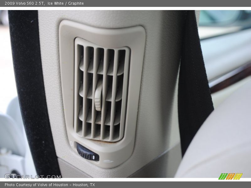 Ice White / Graphite 2009 Volvo S60 2.5T