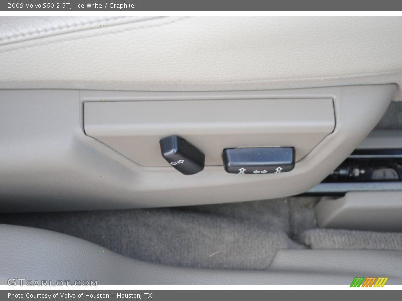Ice White / Graphite 2009 Volvo S60 2.5T