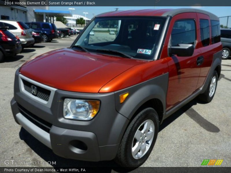Front 3/4 View of 2004 Element EX