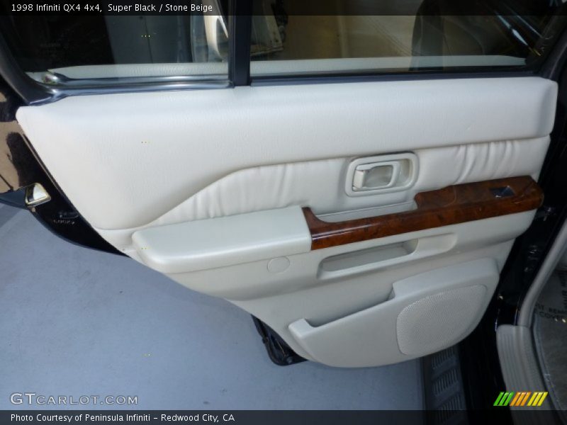 Super Black / Stone Beige 1998 Infiniti QX4 4x4