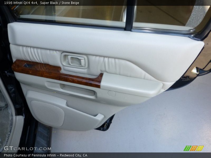 Super Black / Stone Beige 1998 Infiniti QX4 4x4