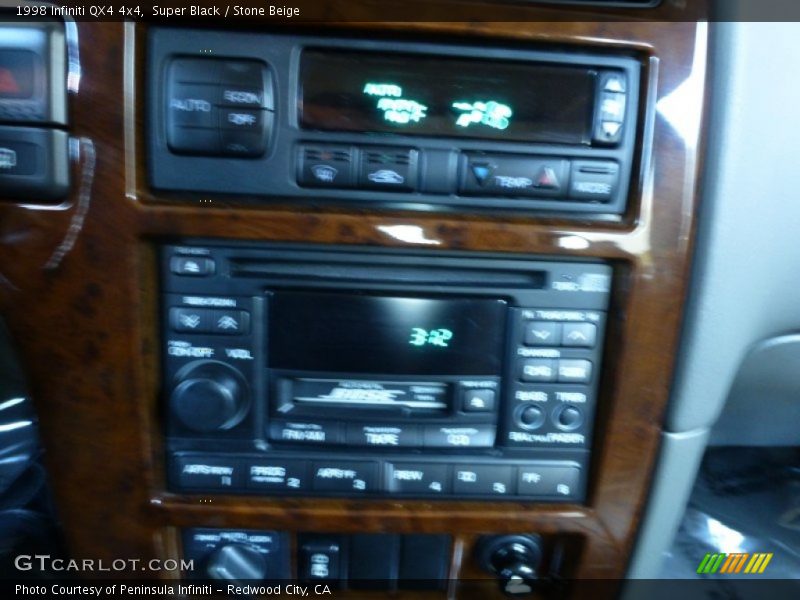 Super Black / Stone Beige 1998 Infiniti QX4 4x4