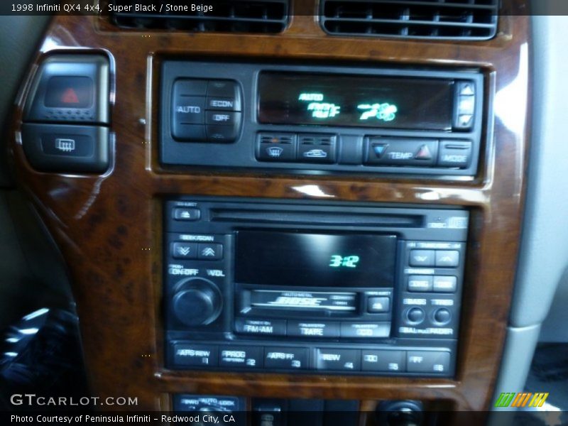 Super Black / Stone Beige 1998 Infiniti QX4 4x4