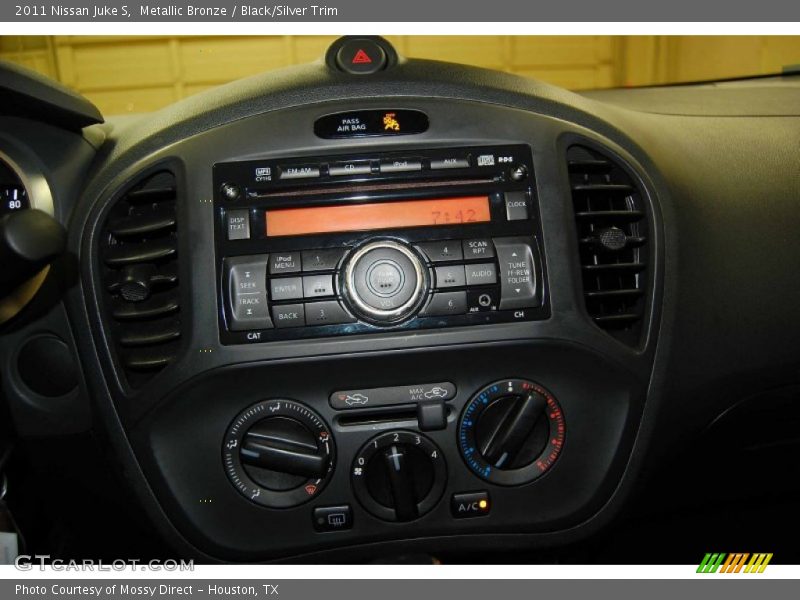 Metallic Bronze / Black/Silver Trim 2011 Nissan Juke S