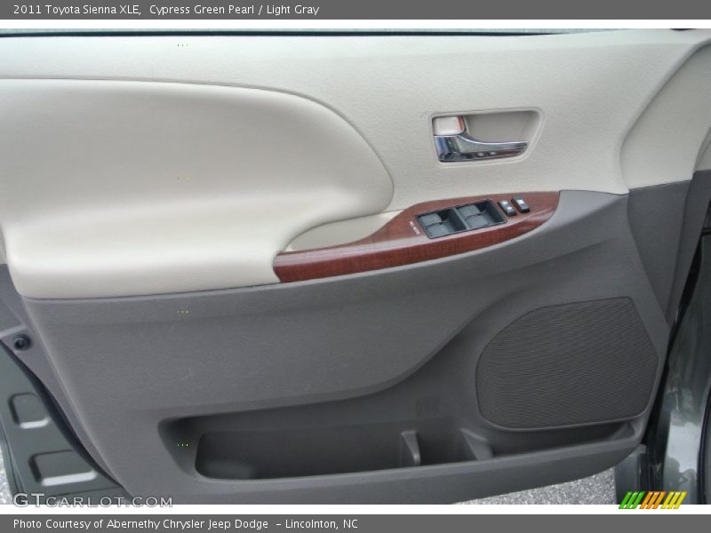 Cypress Green Pearl / Light Gray 2011 Toyota Sienna XLE