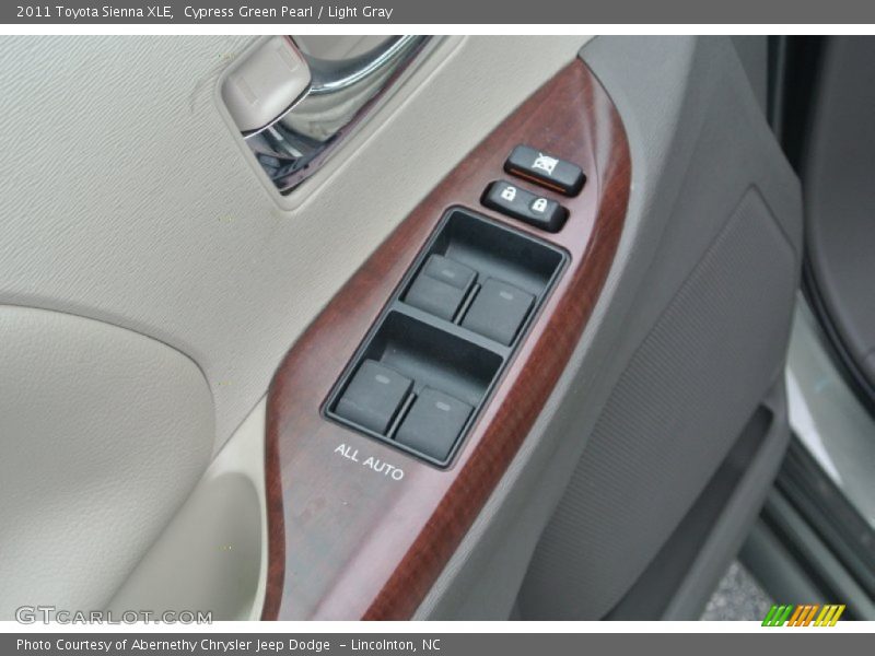 Cypress Green Pearl / Light Gray 2011 Toyota Sienna XLE