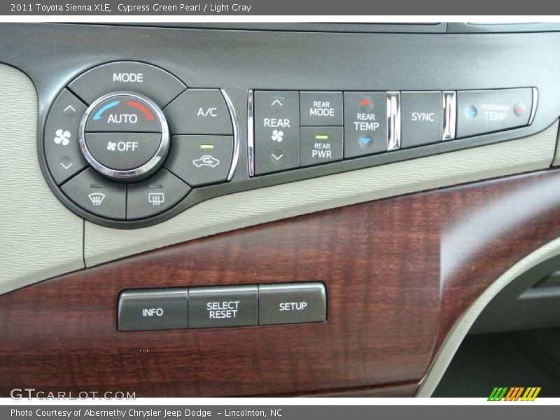 Cypress Green Pearl / Light Gray 2011 Toyota Sienna XLE