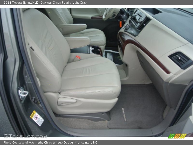 Cypress Green Pearl / Light Gray 2011 Toyota Sienna XLE