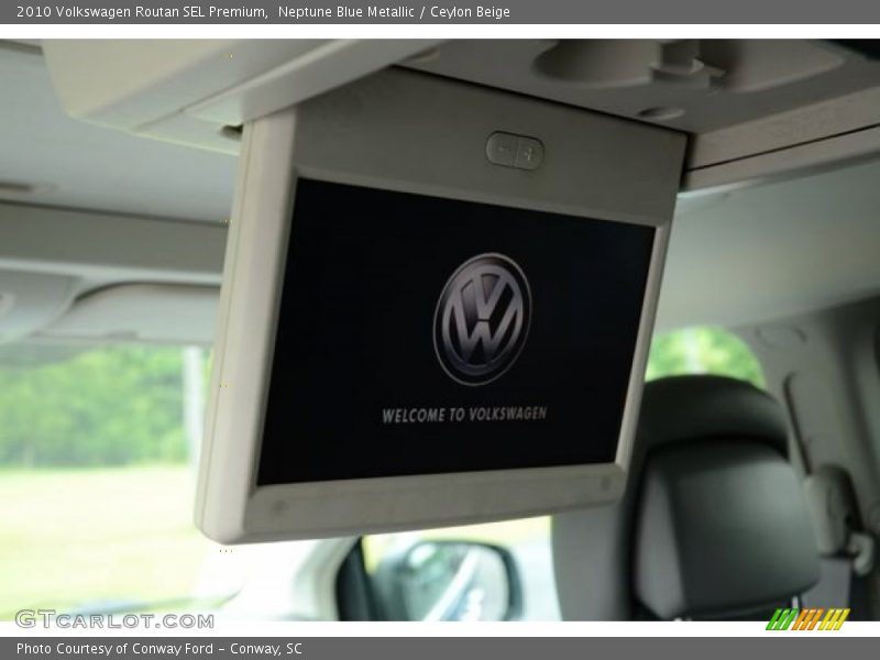 Neptune Blue Metallic / Ceylon Beige 2010 Volkswagen Routan SEL Premium