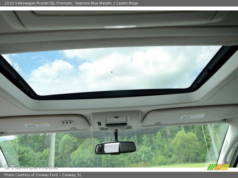 Neptune Blue Metallic / Ceylon Beige 2010 Volkswagen Routan SEL Premium