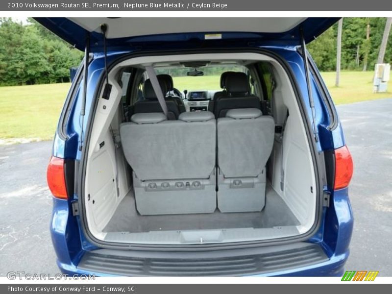 Neptune Blue Metallic / Ceylon Beige 2010 Volkswagen Routan SEL Premium