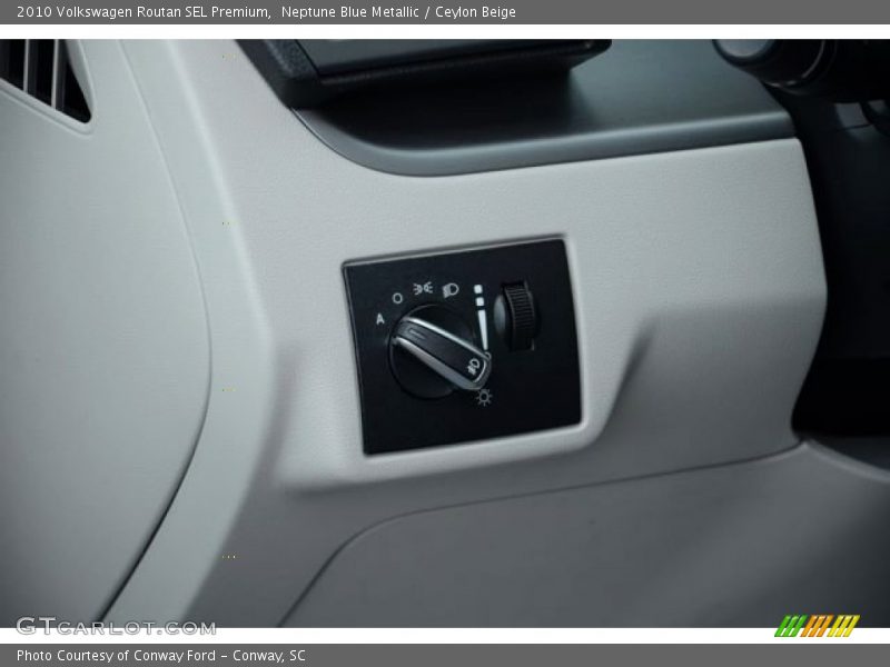 Neptune Blue Metallic / Ceylon Beige 2010 Volkswagen Routan SEL Premium