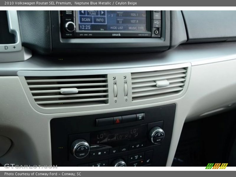 Neptune Blue Metallic / Ceylon Beige 2010 Volkswagen Routan SEL Premium
