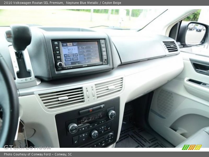 Neptune Blue Metallic / Ceylon Beige 2010 Volkswagen Routan SEL Premium