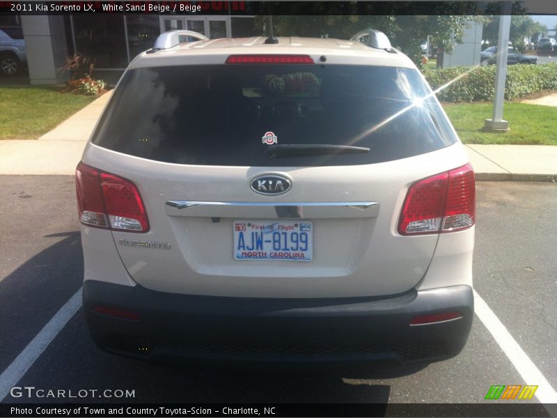 White Sand Beige / Beige 2011 Kia Sorento LX