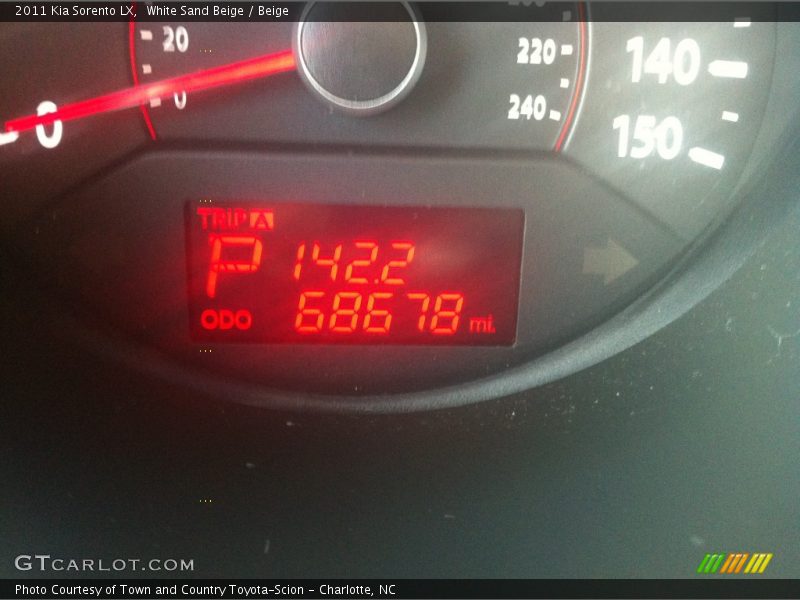White Sand Beige / Beige 2011 Kia Sorento LX